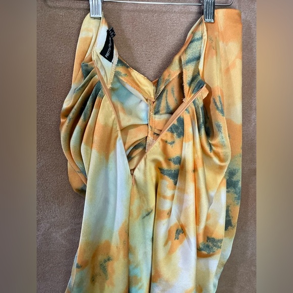 PrettyLittleThing middle  split dress - Picture 8 of 11